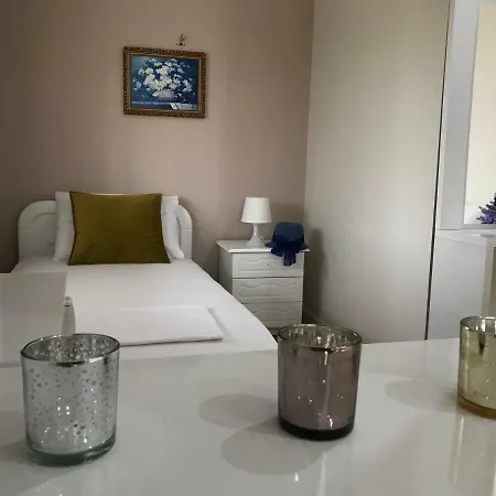 Joy Hotel 2*
