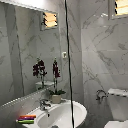 Joy Hotel 2*